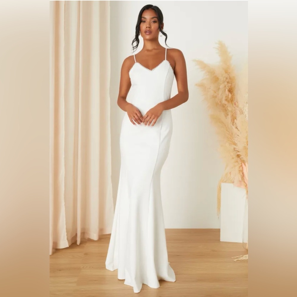 ✨💎NWOT Taliana White Lace Button Back Maxi Dress
